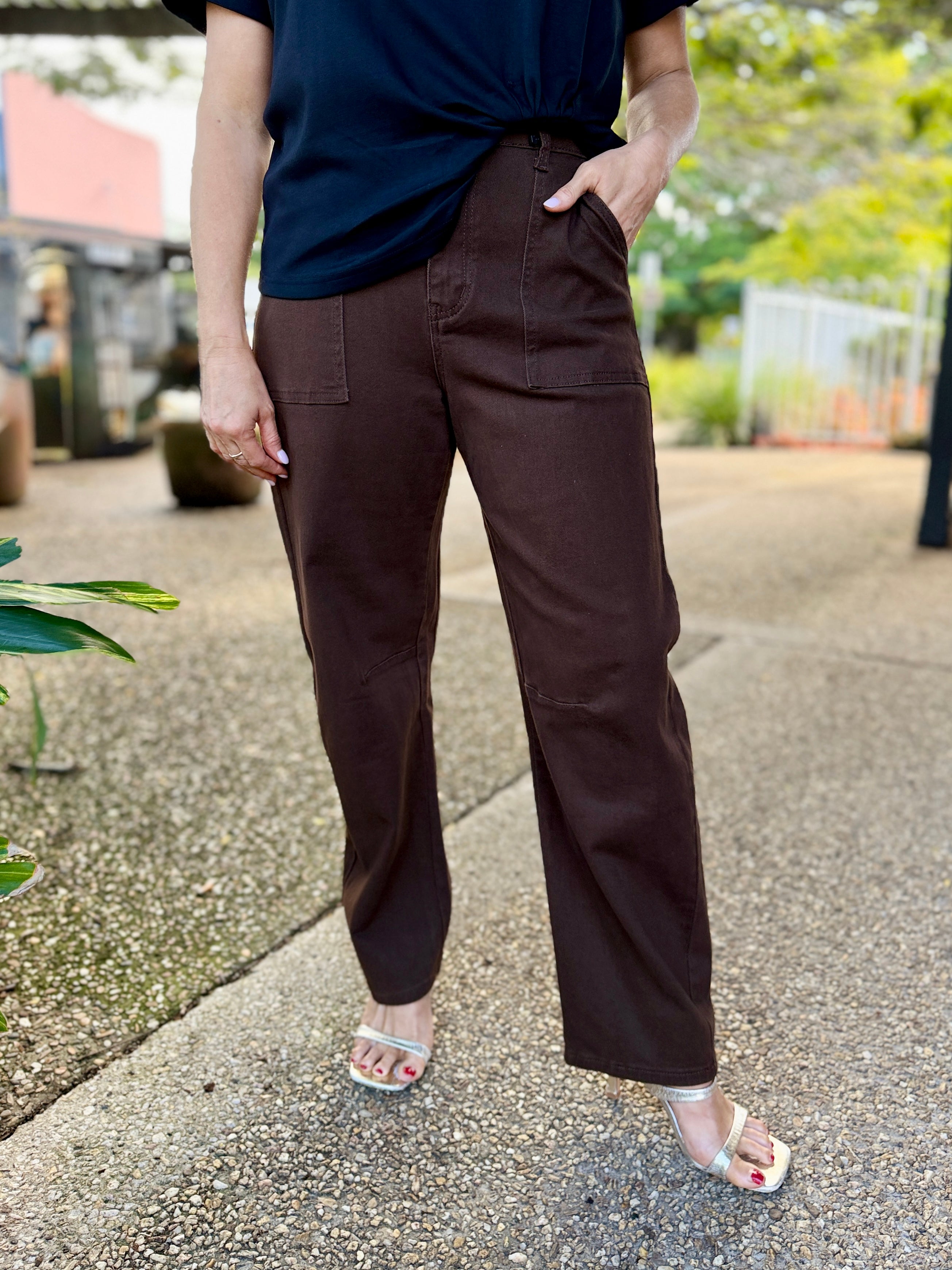 Etta Barrel Jeans - Choc