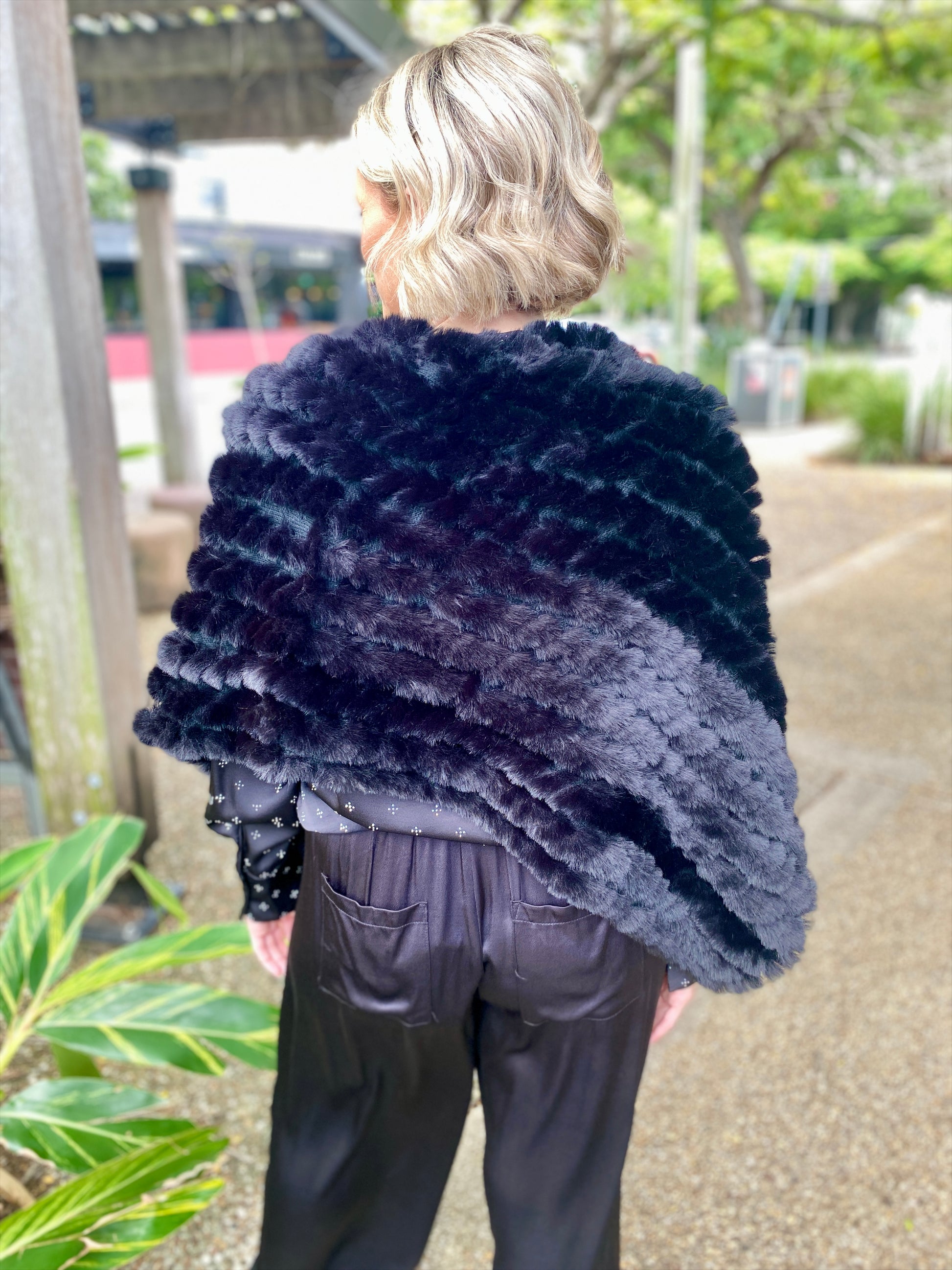 Roma Faux Fur Poncho – Black