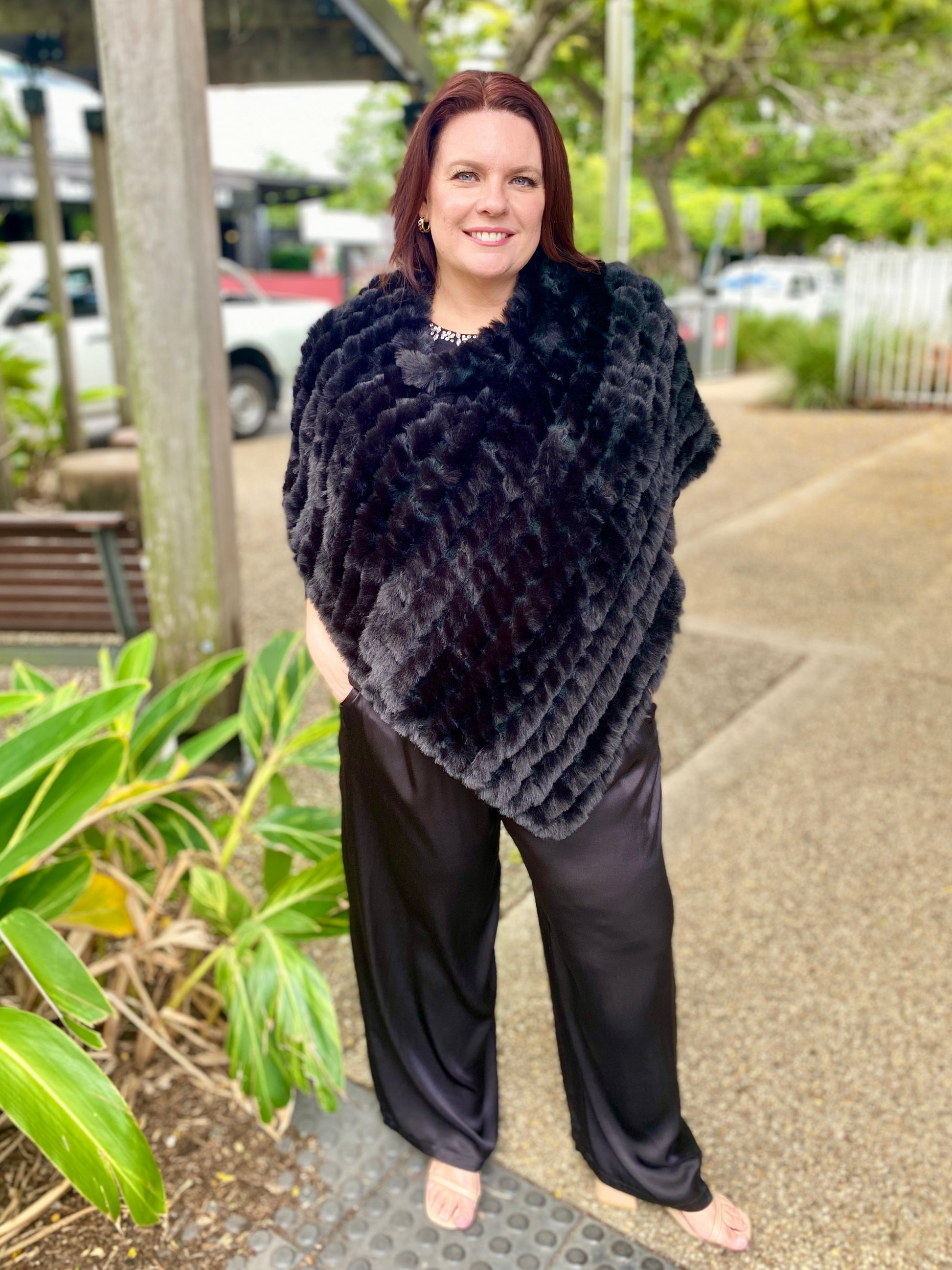 Roma Faux Fur Poncho – Black