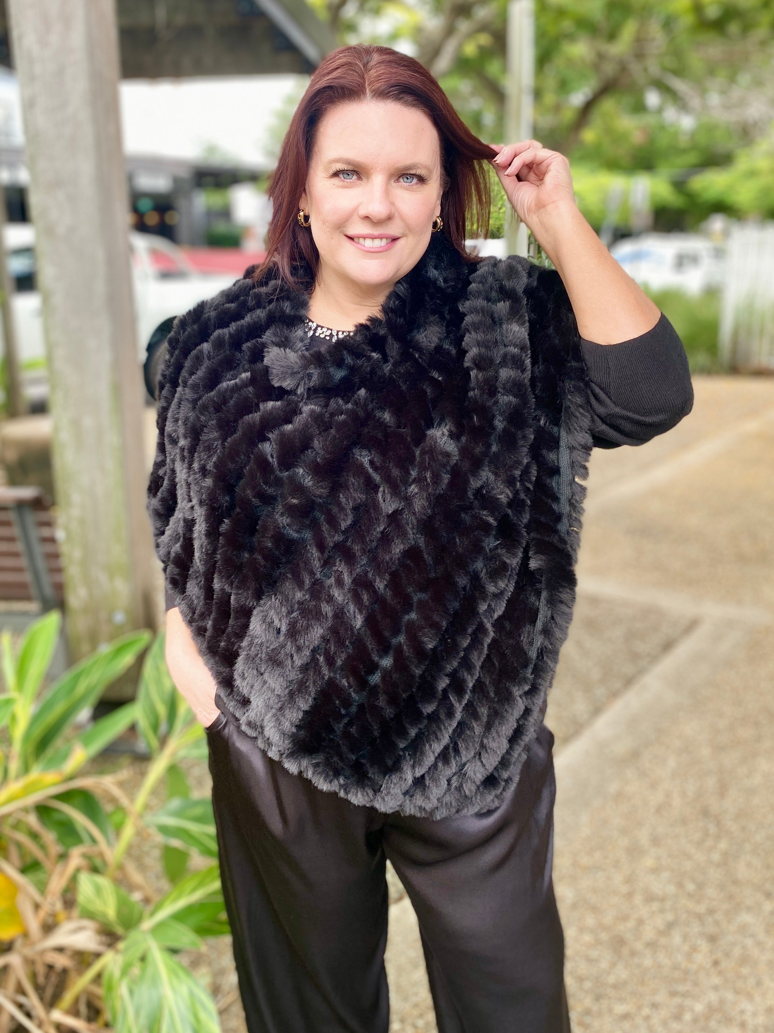 Roma Faux Fur Poncho – Black