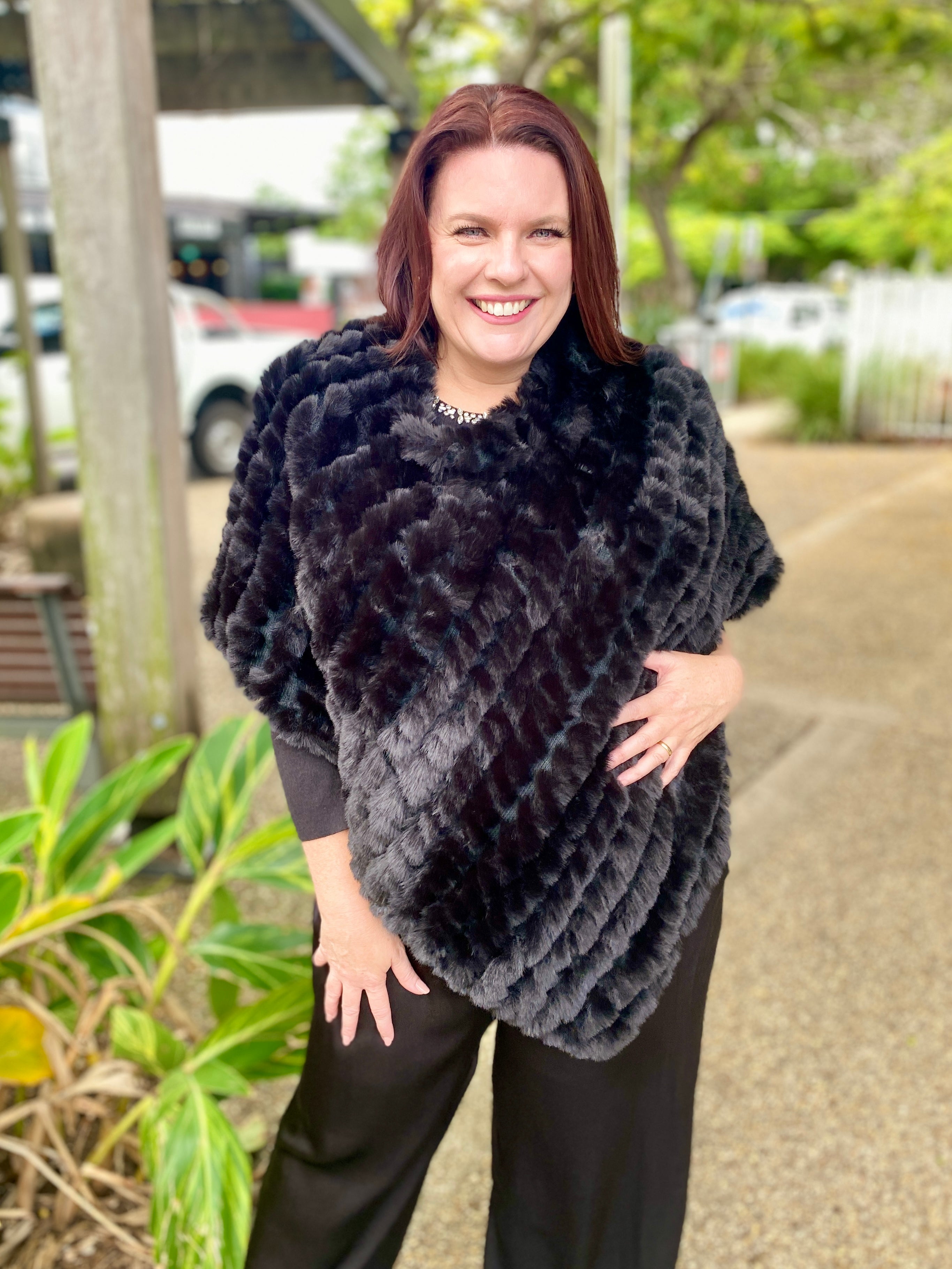 Roma Faux Fur Poncho – Black
