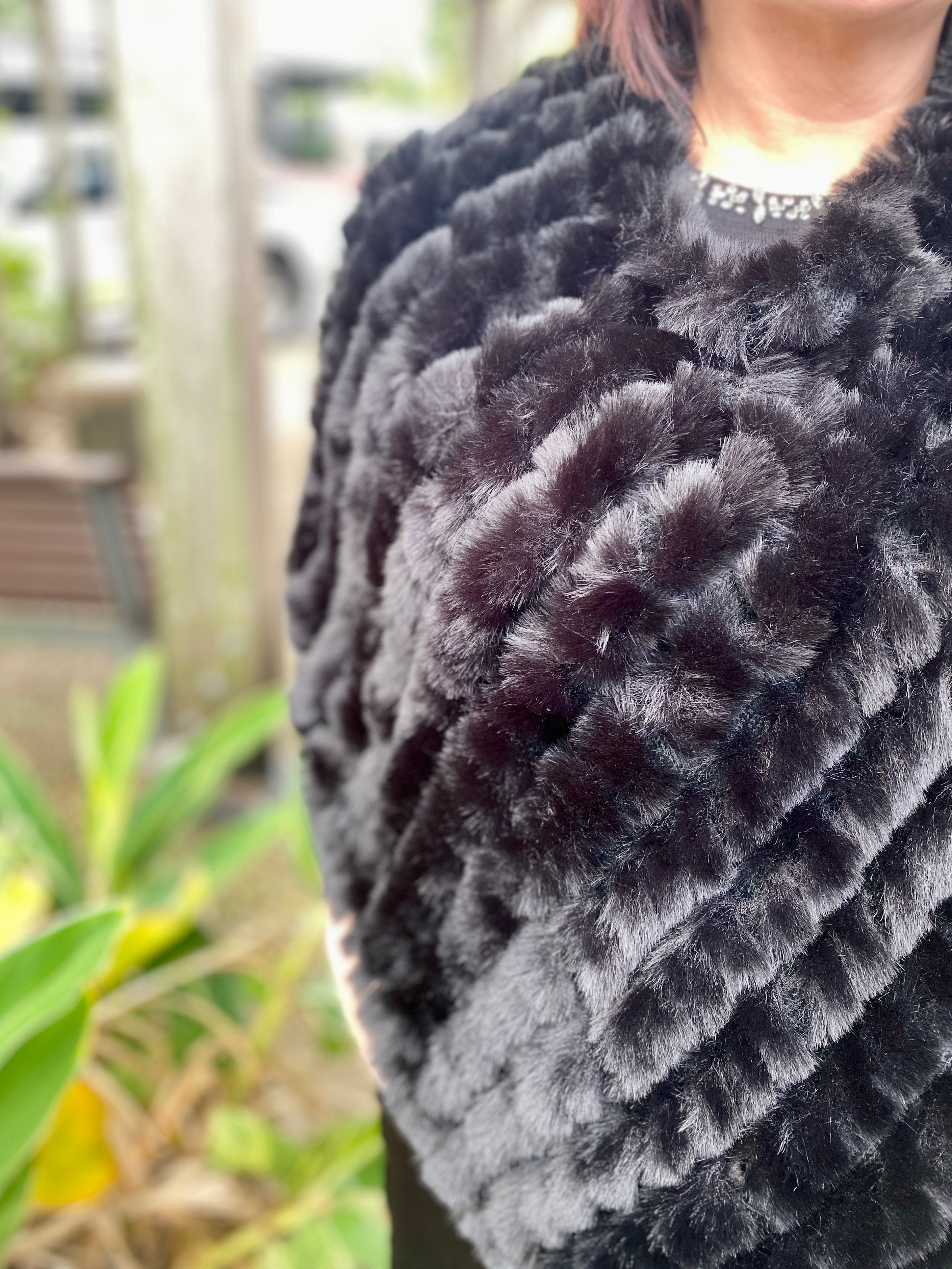 Roma Faux Fur Poncho – Black