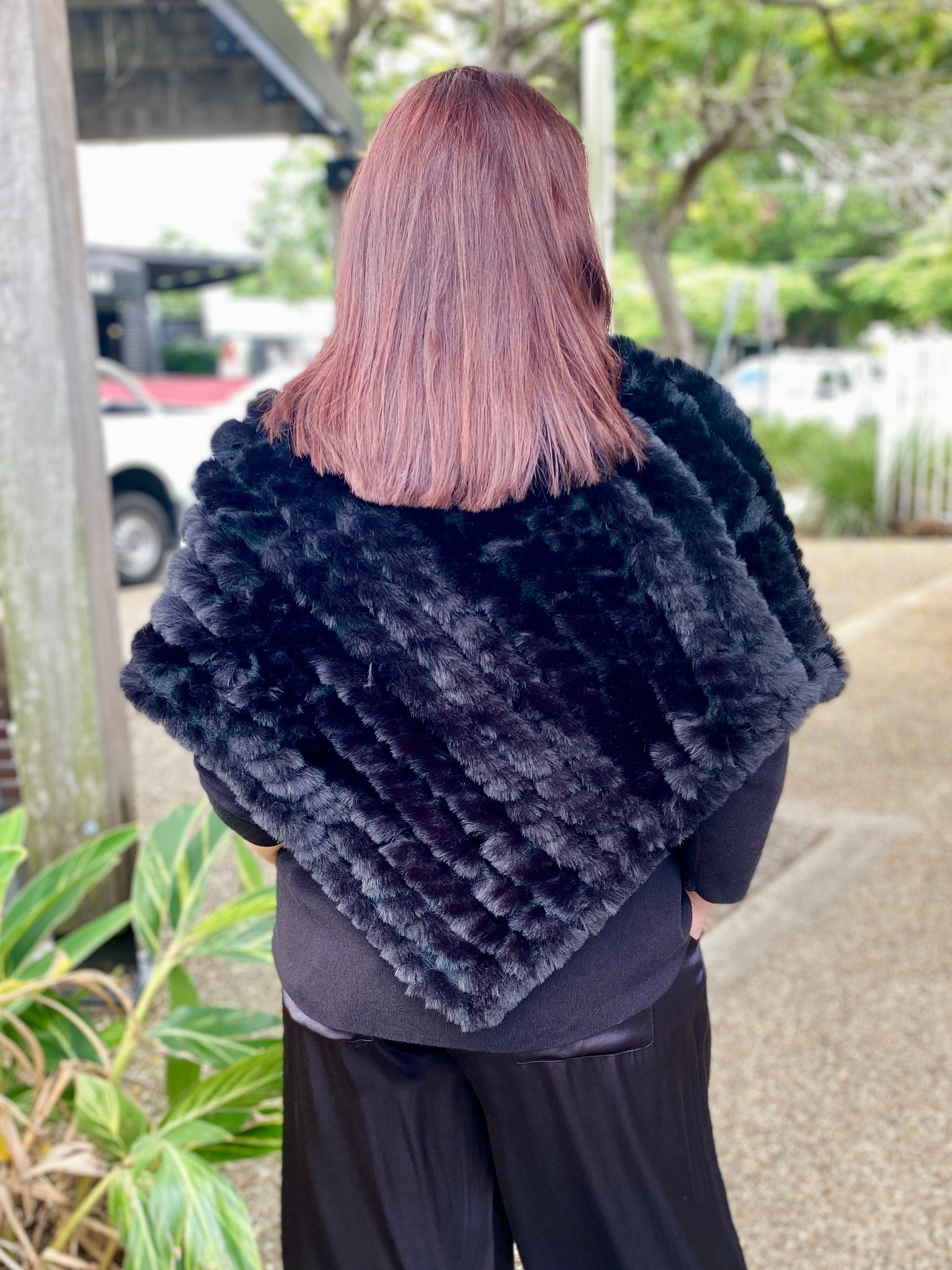Roma Faux Fur Poncho – Black