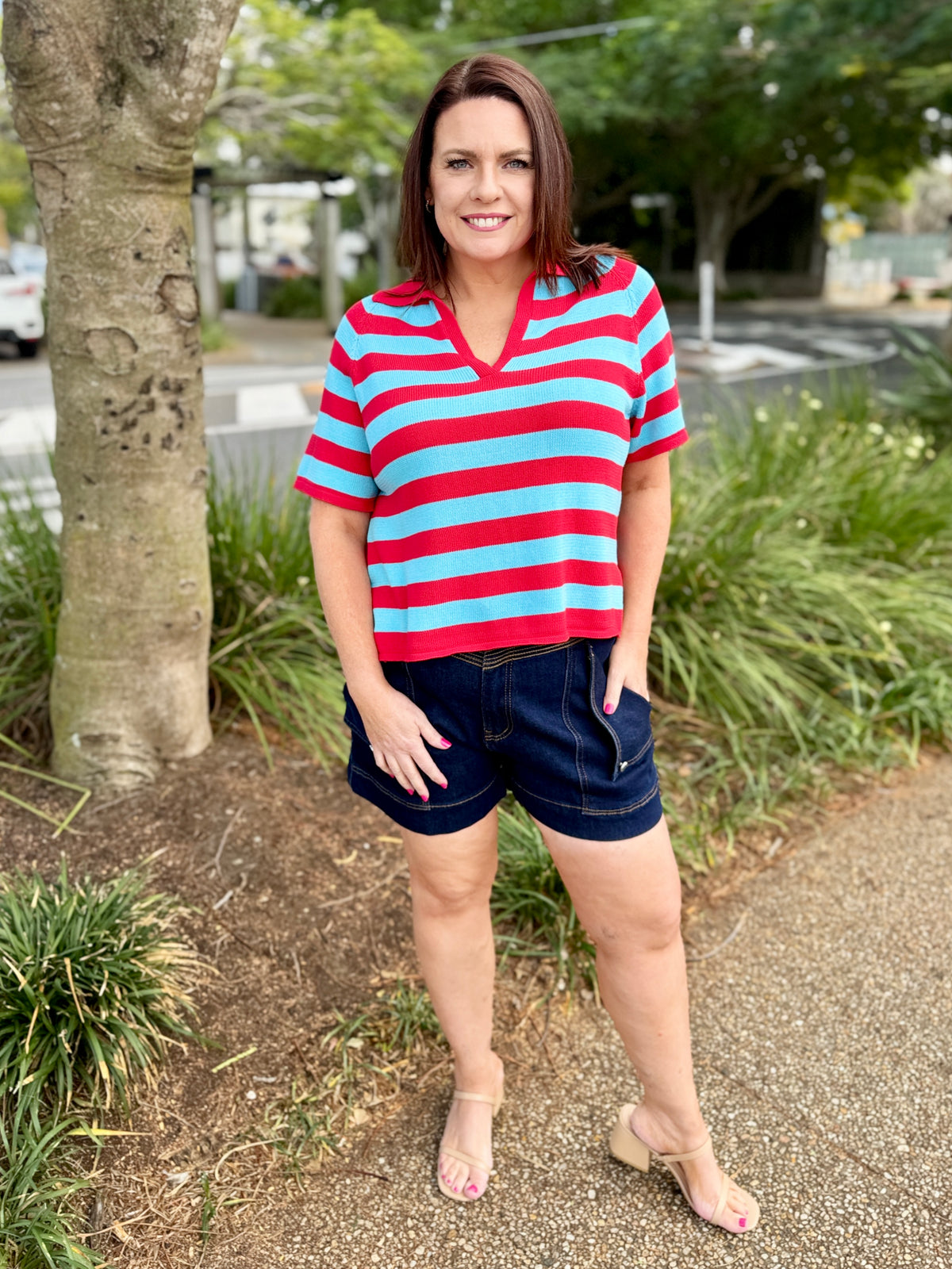  red and light blue horizontally striped short-sleeve V-neck top with dark denim shorts, 