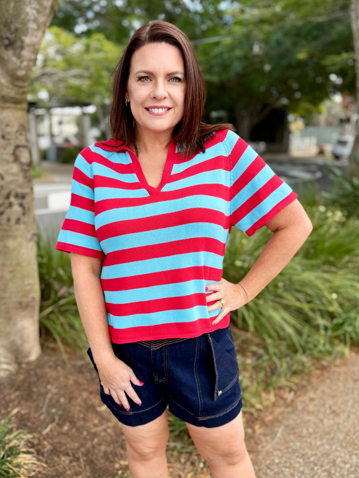  red and light blue horizontally striped short-sleeve V-neck top with dark denim shorts, 