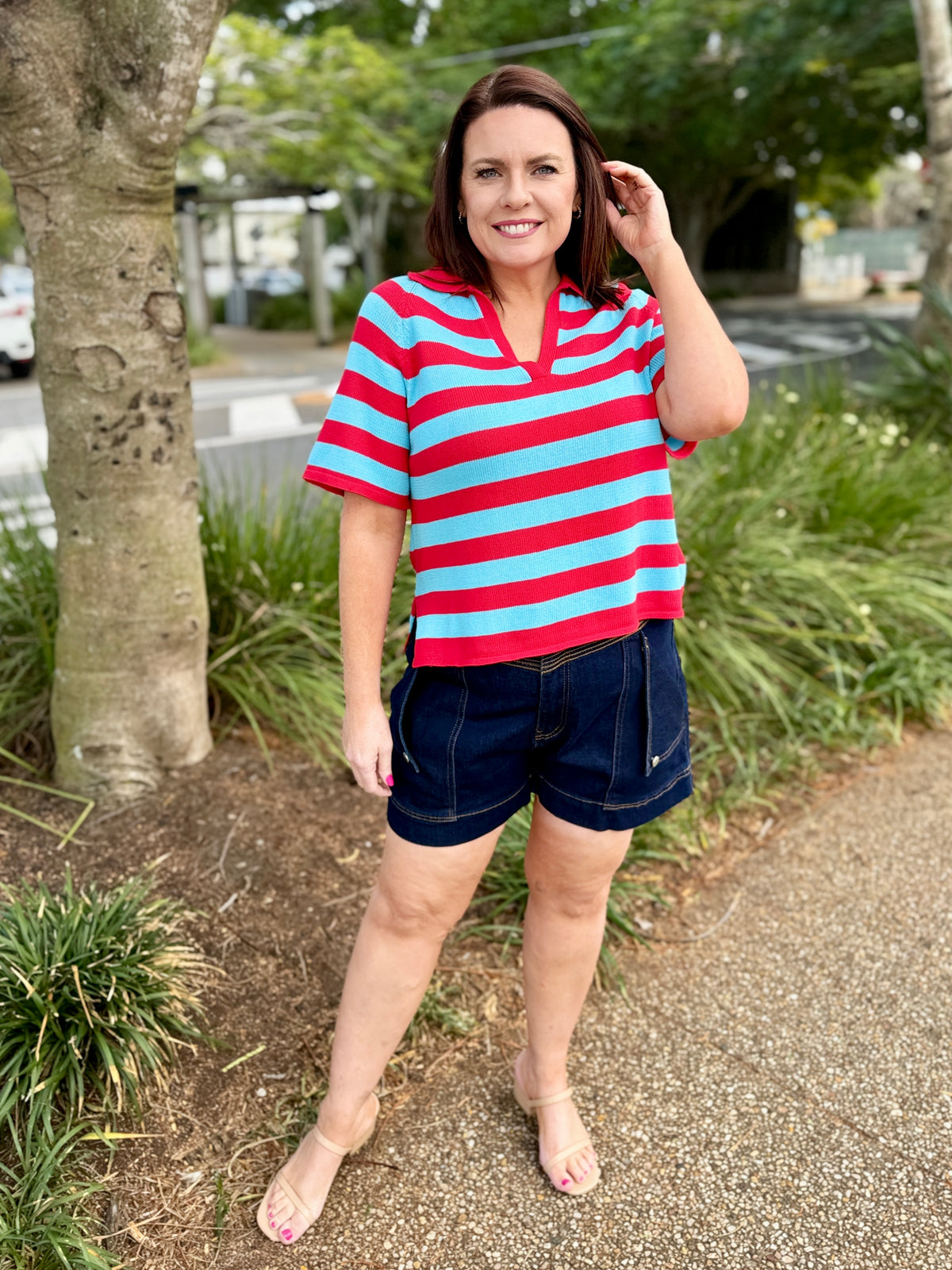  red and light blue horizontally striped short-sleeve V-neck top with dark denim shorts, 