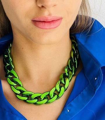 the MET CHAIN NECKLACE - Metallic Green
